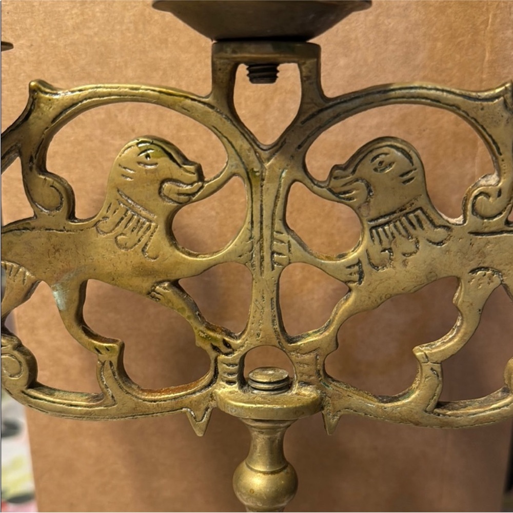 Elegant Brass Candelabra with Lion Design - Picture 2 of 7